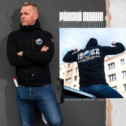 Mikina na zip. Všeříkající nápis na zádech. Co..